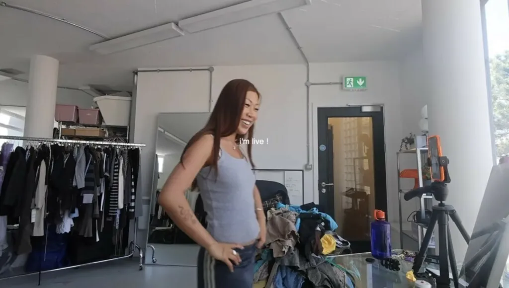 El mejor sitio para comprar ropa vintage online no es una web - es un show en live